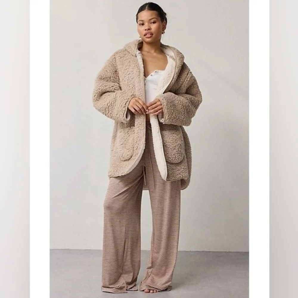 NWOT Urban Outfitters Out From Under Cloud Nine Sherpa Reversible Fleece - Picture 4 of 5